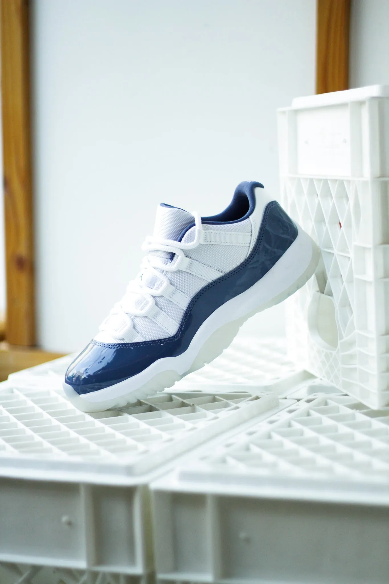 AIR JORDAN 11 RETRO LOW "DIFFUSED BLUE"