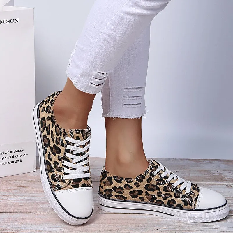 Women Lace-Up Leopard Print Canvas Shoes